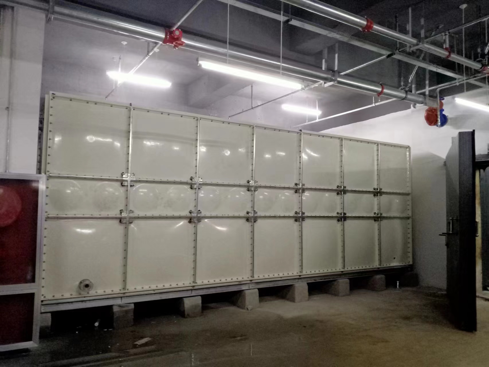 現場簡單的識別玻璃鋼水箱好壞的方法？